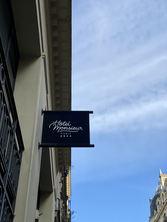 Hotel-Monsieur-devanture