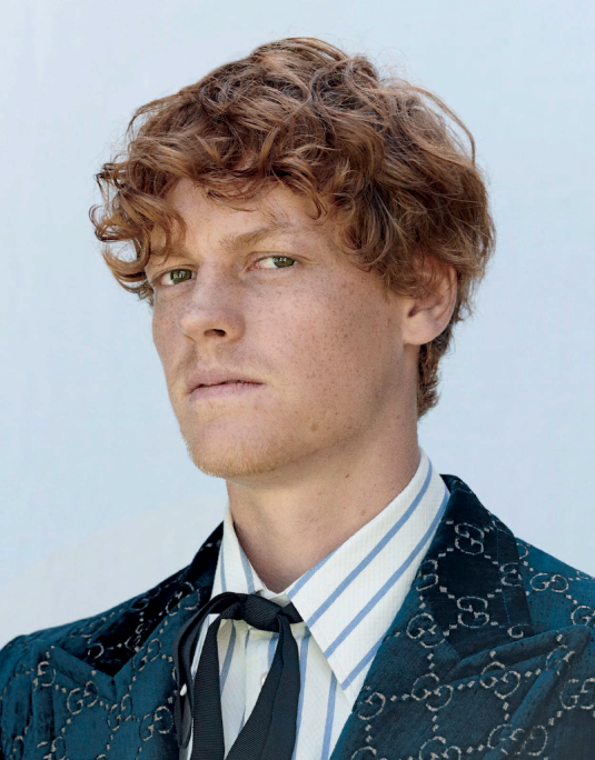 Jannik-Sinner-le-nouveau-visage-de-Gucci-©-photo-credit-philip-gay-gq-italia-salutlesgarcons