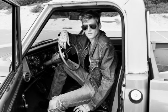 Presley-Gerber-celine-eau-de-californie-©-celine-salut-les-garçons-magazine