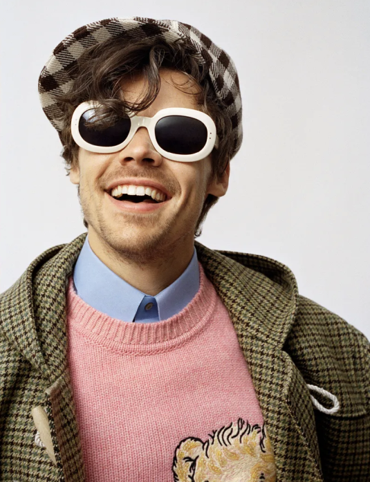 Harry_Styles_Gucci_HA_HA_HA_©_photo_credit_mark_borthwick_salut_les_garçons_magazine