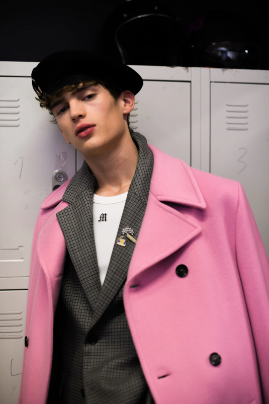 backstage-at-msgm-mens-fw2023-008-©-Vanni-Bassetti