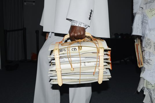 salutlesgarçons-magazine-fashion-fashionweek-mode-paris-france-louis-vuitton-automne-hiver-23-collection-crédits-louis-vuitton-28