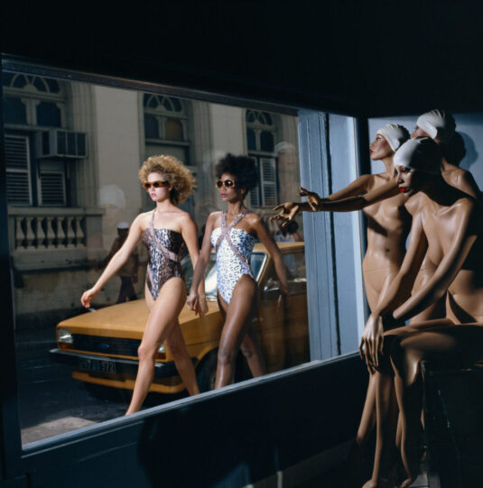 Guy-Bourdin-Storyteller-la-retrospective-a-Milan-©-Vogue-Paris-May-1984-2023-The-Guy-Bourdin-Estate-989x1000