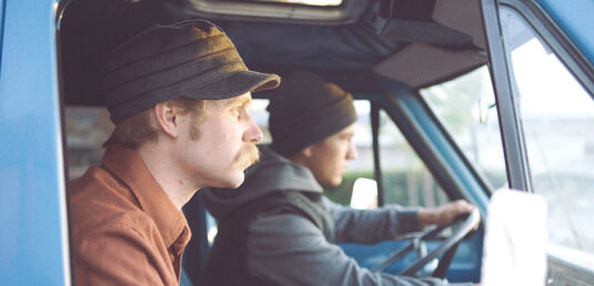 la-casquette-a-l-envers-de-la-guerre-a-la-conquete-du-monde-©-bon-clic-bon-genre