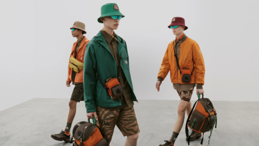 les-sommets-Moncler-incarne-l-art-de-vivre-de-la-montagne-©-moncler-salut-les-garçons-campagne