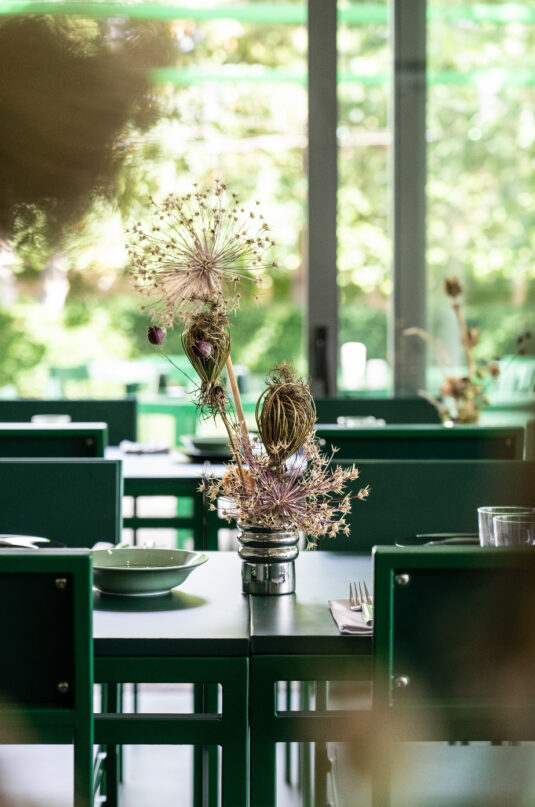 VERT-VERRE-la-nouvelle-aventure-culinaire-de-mpepite-©-vertverre-salut-les-gaçons-magazine-interieur-restaurant