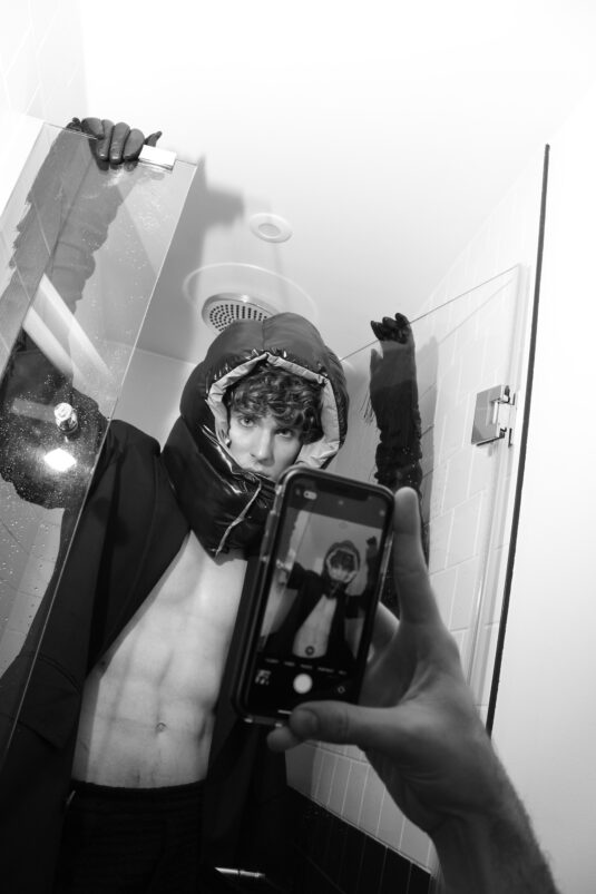 backstage-editorial-Salut-les-Garçons-Magazine-numéro-3-©-Enrique-hernandez-alexandre-dore-salut-les-garçons-magazine-paris-02