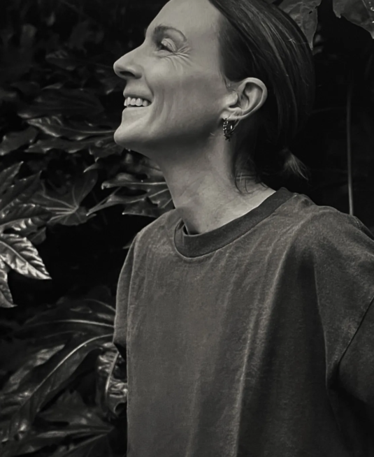 Phoebe-Philo-devoile-sa-toute-premiere-collection-©-pp-ltd-salut-les-garçons-magazine-portrait