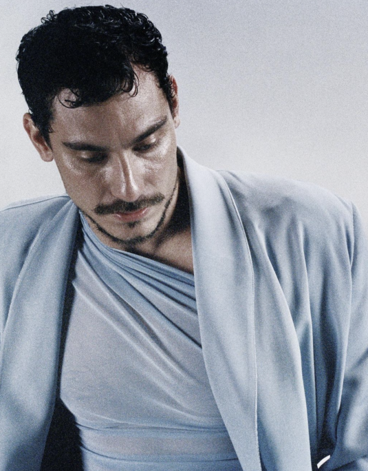 Banker-Blue-Elegance-par-Louis-Gabriel-Nouchi-LGN-salut-les-garçons-magazine-magazine-paris.00.51