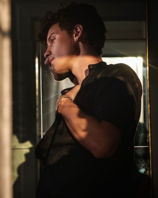 David-Yurman-et-Shawn-Mendes-incarnent-le-luxe-contemporain-01