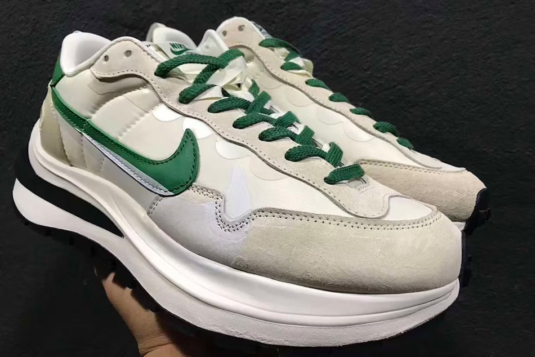 Sacai-et-Nike-reviennent-avec-la-LD-Waffle-gorge-green-detail