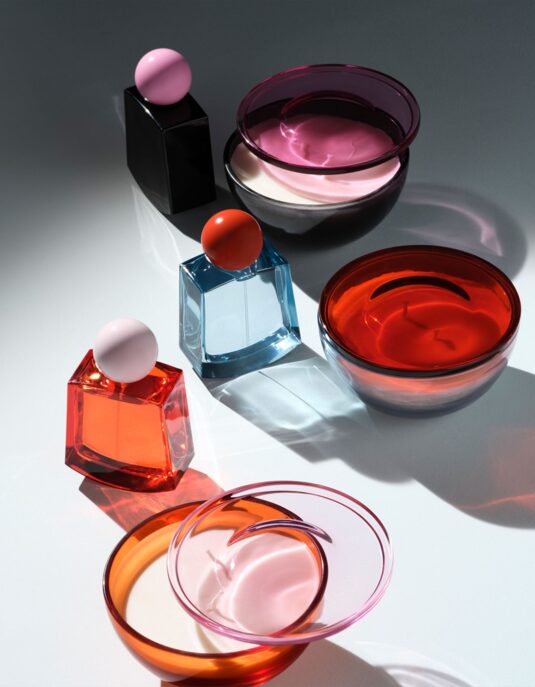 pleasing-et-harry-styles-devoilent-des-bougies-parfumees-robertet-rivulets-bright-hot-closeness-fragrances-cire-de-soja-naturelle-salut-les-garçons-magazine-paris-credit-pleasing-grant-spanier-1