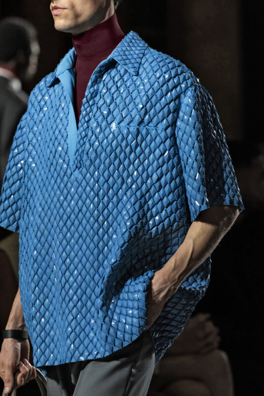 Valentino-FW24-convie-le-ciel-a-la-fashion-week-de-paris-pierpaolo-piccioli-salut-les-garçons-magazine-credit-valentino-10