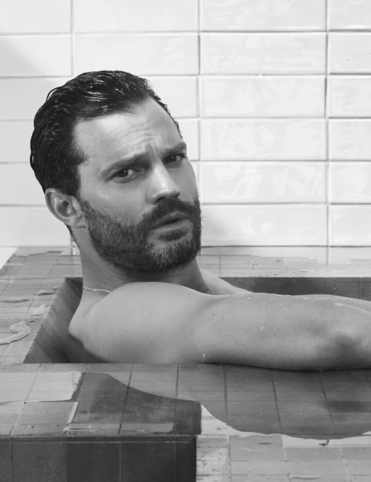 Jamie-Dornan-loewe-perfumes