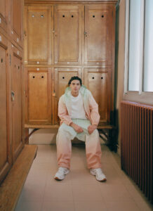 ASICS-et-APC-une-collection-hors-terrain-qui-va-de-pair-garçon