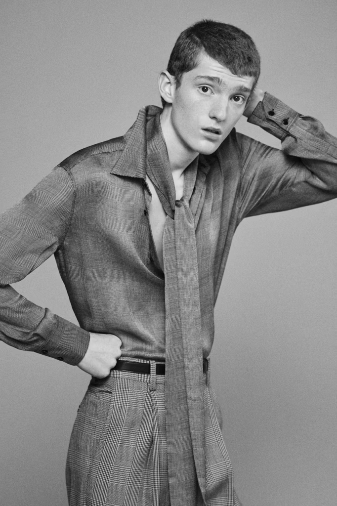 Saint-Laurent-s-habille-pour-le-printemps-2025