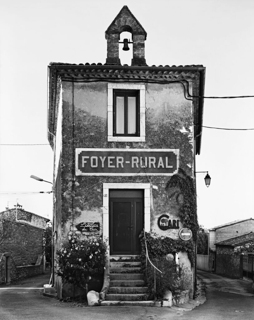 Raymond-Depardon-une-traversee-intime-et-engagee-Galerie-Magnum-photographe-salut-les-garcons-magazine-paris-credits-Raymond-Depardon-Magnum-Photos-1