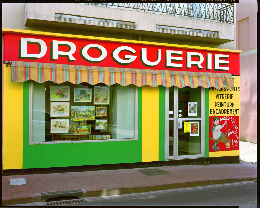 Raymond-Depardon-une-traversée-intime-et-engagée-Galerie-Magnum-photographe-salut-les-garçons-magazine-paris-credits-Raymond-Depardon-Magnum-Photos-4