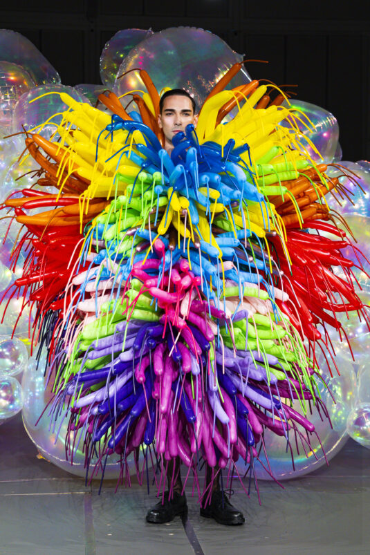 Germanier-celebre-Les-Joueuses-comme-une-ode-a-la-joie-Salut-les-Garcons-magazine-couture-Hello-Kitty-credit-Germanier