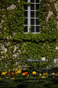 Joli-cadre-du-Musée-Carnavalet-pour-une-cuisine-d-auteur-Salut-les-Garçons-Paris-magazine-credit-Maki-Manoukian