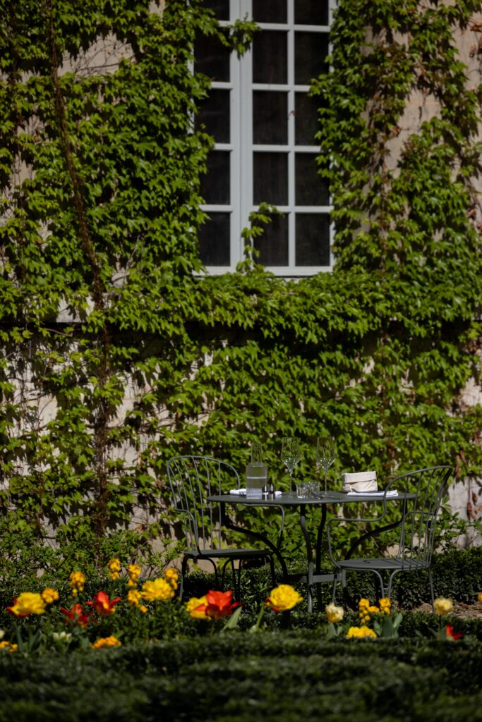 Joli-cadre-du-Musée-Carnavalet-pour-une-cuisine-d-auteur-Salut-les-Garçons-Paris-magazine-credit-Maki-Manoukian