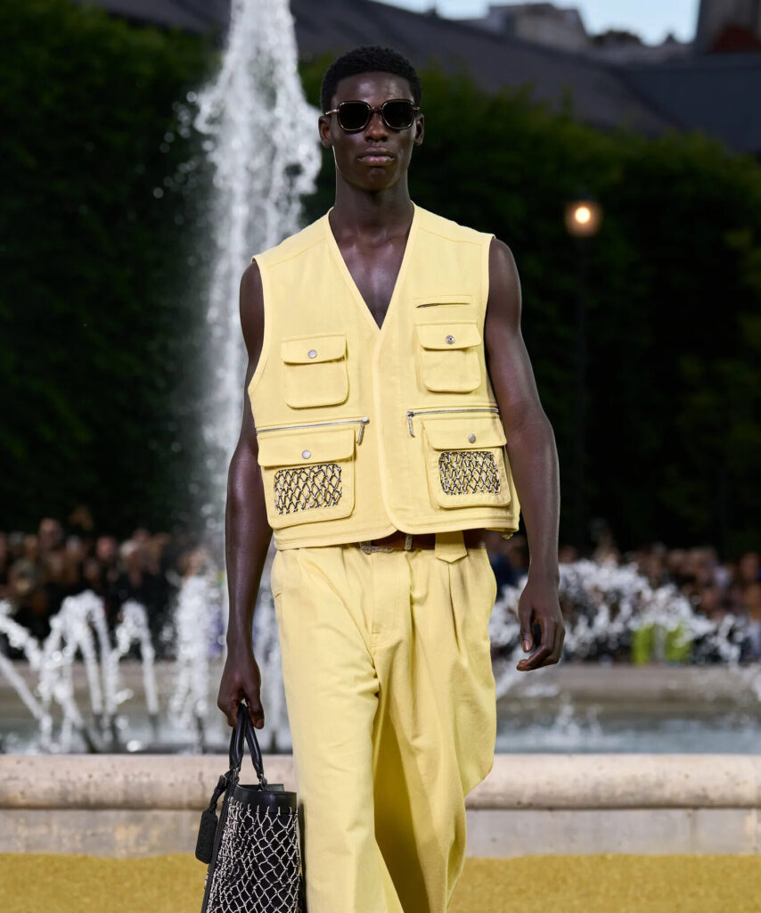 Yellow-Fever-solar-boys-l-été-2025-brille-en-monochrome-kenzo-spring-25-mens-credit-gorunway.jpg