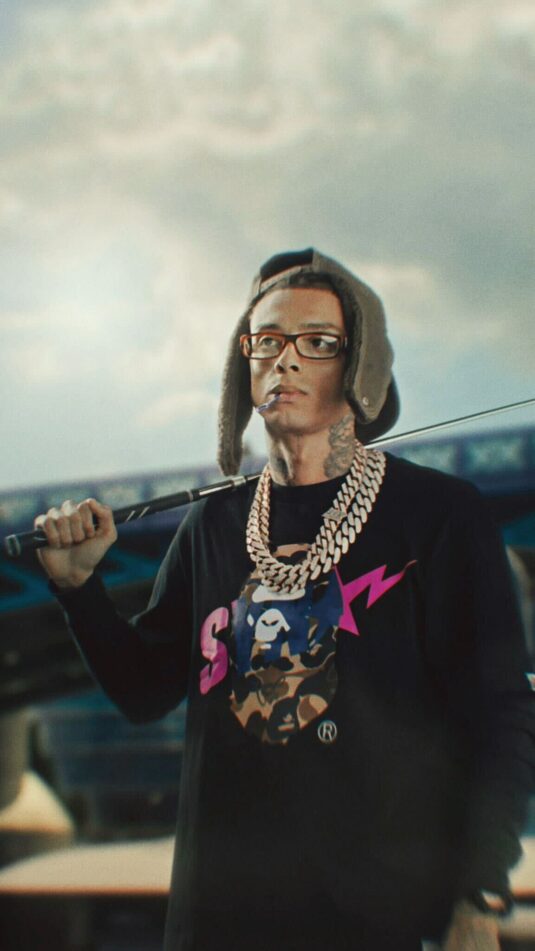 Central-Cee-prend-les-commandes-chez-BAPE