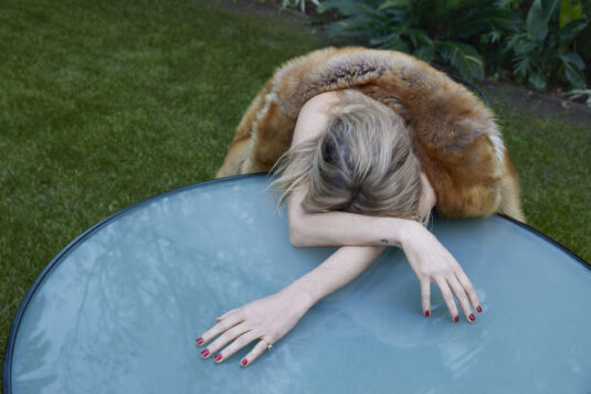 A-Love-Letter-to-Kate-chez-Saint-Laurent-Rive-Droite-©-mert-alas-couverture