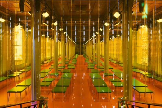 Look masculin Miu Miu printemps été 2026 mêlant esprit de travail, élégance contemporaine et silhouettes signées Miuccia Prada - 7