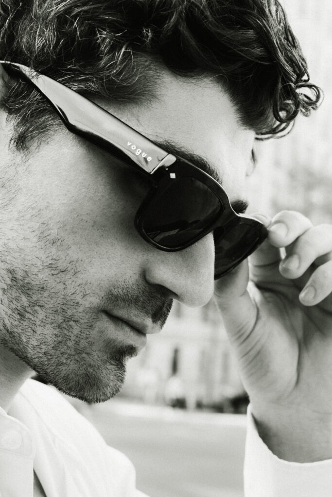 DEAR-RALPH-hommage-à-Ralph-Lauren-par-Elys-Berroterán-en-lunettes-de-soleil