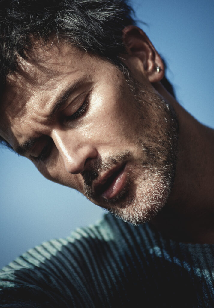 AGAINST-THE-WIRE-Pascal-Bier-par-Charl-Marais-cover-story-cape-town-10