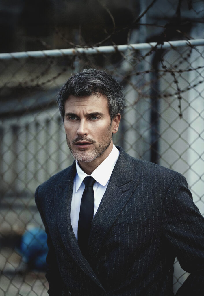 AGAINST-THE-WIRE-Pascal-Bier-par-Charl-Marais-cover-story-cape-town-08