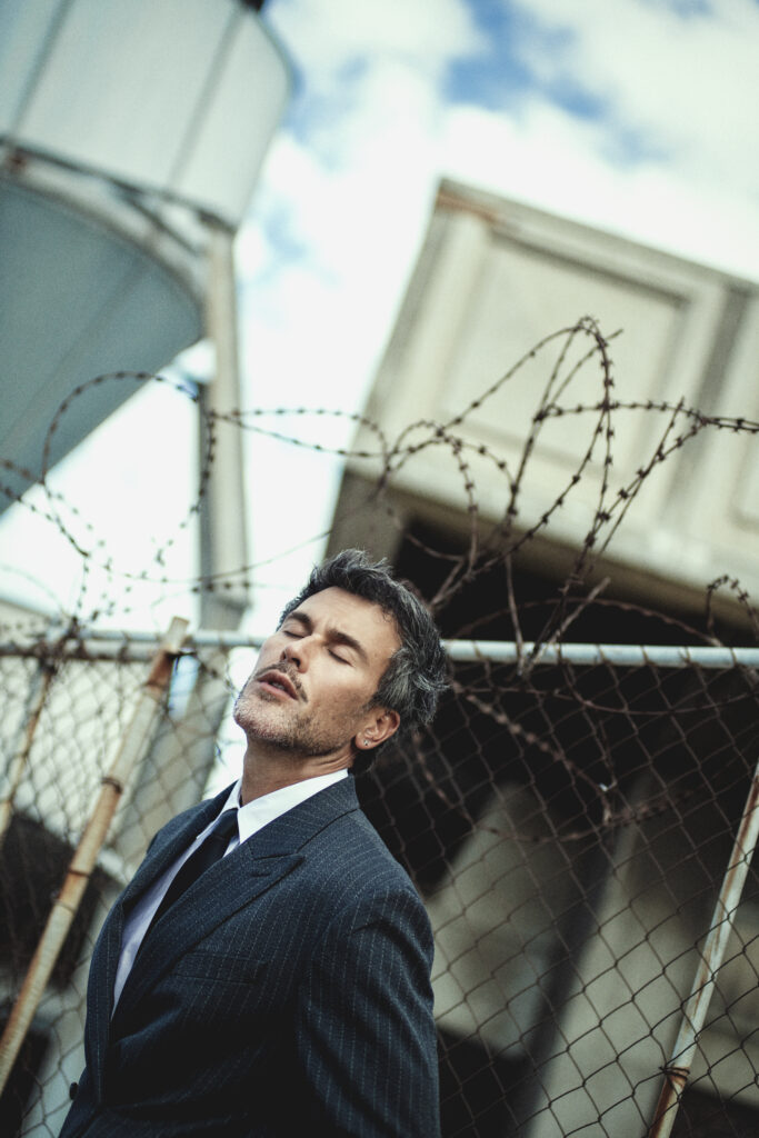 AGAINST-THE-WIRE-Pascal-Bier-par-Charl-Marais-cover-story-02