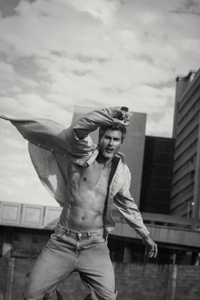 AGAINST-THE-WIRE-Pascal-Bier-par-Charl-Marais-cover-story-01