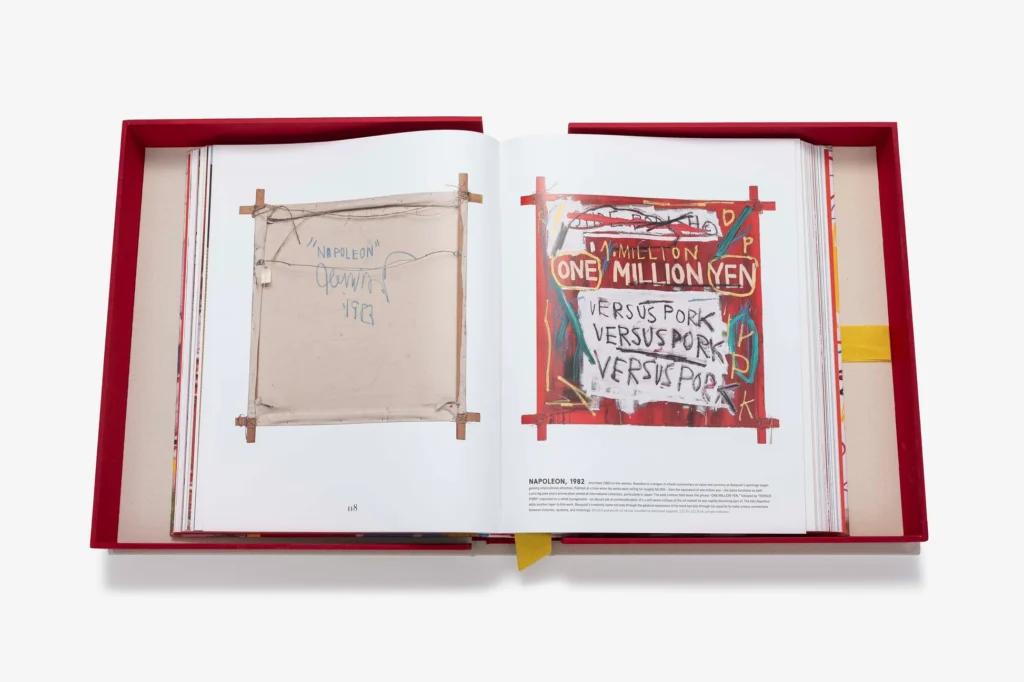 Coffret du livre Basquiat The World of Jean-Michel par Assouline avec œuvres iconiques et design inspiré de la texture des toiles de Basquiat