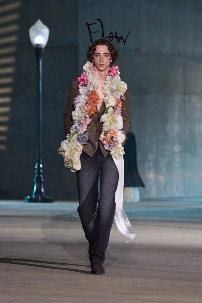 dior-cruise-2027-jonathan-anderson-los-angeles-l-homme-en-clair-obscur-01