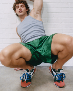 L’acteur Conor Sánchez, photographié par Sammy Khoury pour JW Anderson x Diadora en couverture