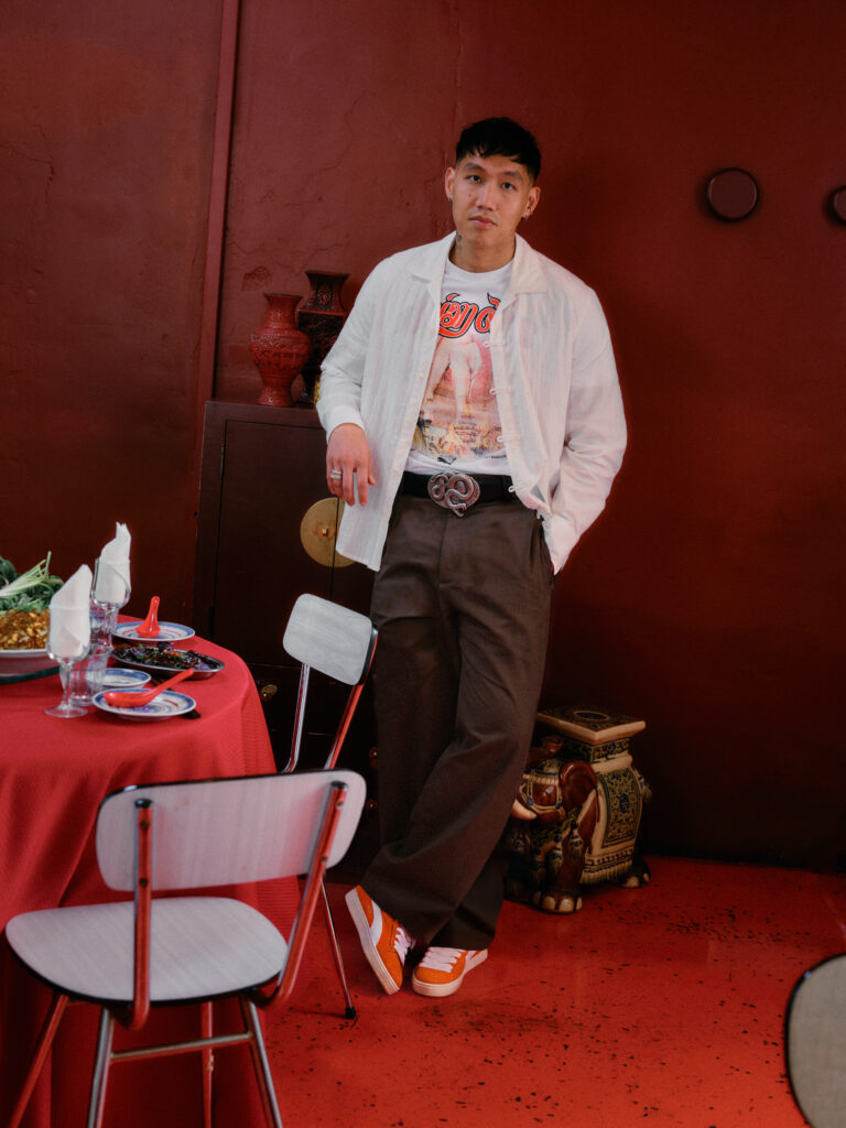 Monsieur Nov porte une pièce Asian Club x PUMA dans une campagne dédiée aux héritages hybrides.