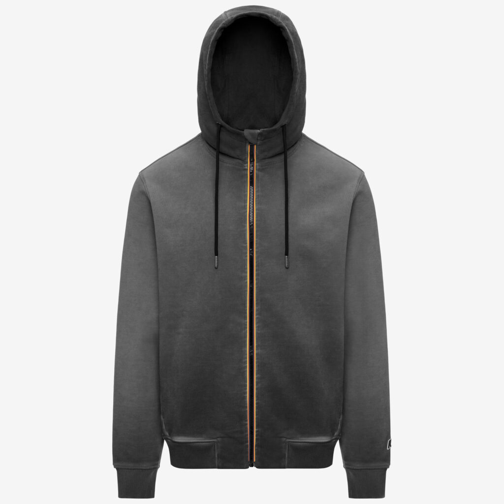 Sweat à capuche K-Way x Leonardo Fioravanti pensée pour l’après-surf, avec extérieur technique imperméable et doublure en éponge de coton.