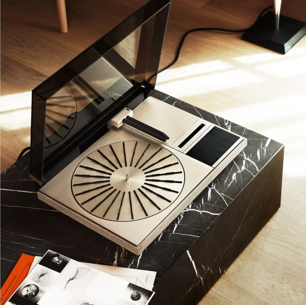 Beosystem-3000c-la-beauté-de-ce-qui-traverse-le-temps-bang-olufsen-01